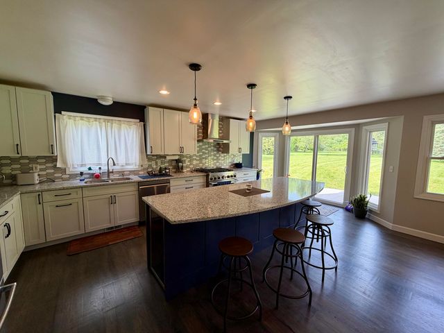 6961 Suncrest Drive, Saline, MI 48176