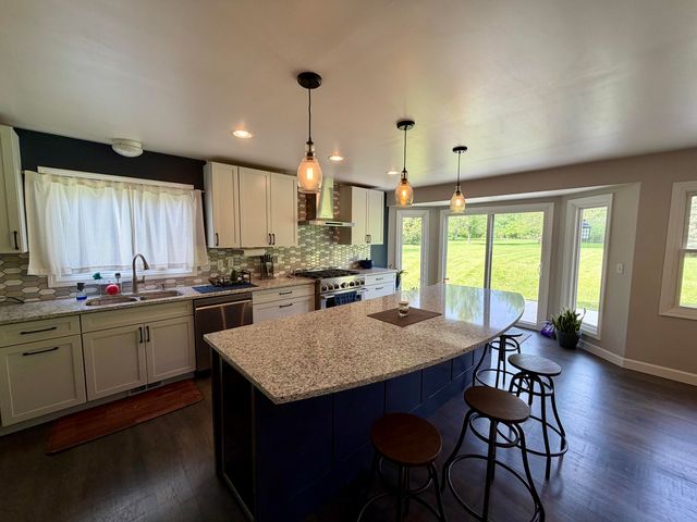 6961 Suncrest Drive, Saline, MI 48176