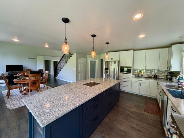 6961 Suncrest Drive, Saline, MI 48176