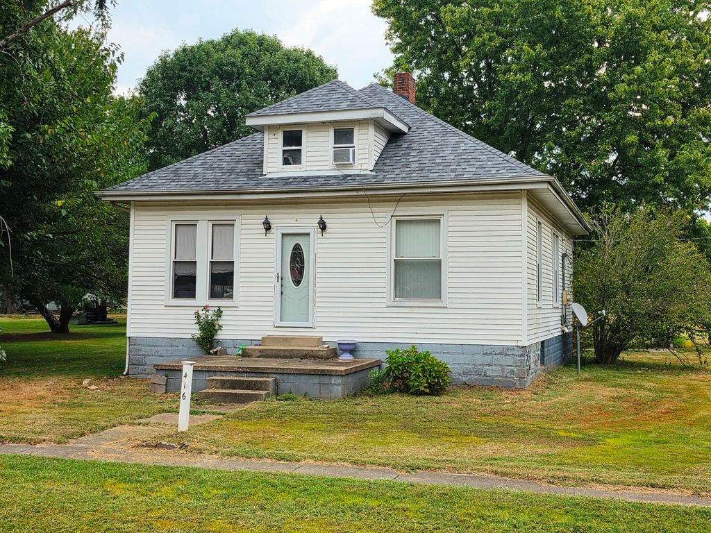 Image 1 of property listing at 416 Perkins Street, Odin, IL 62870
