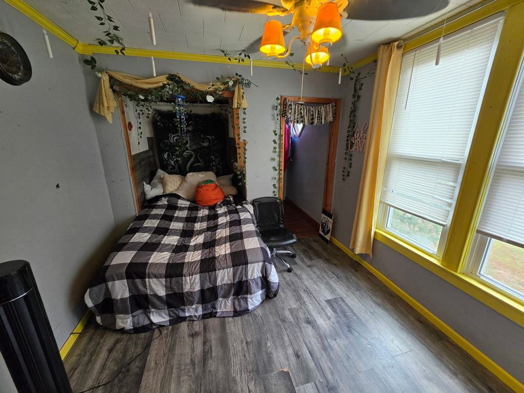 Image 16 of property listing at 416 Perkins Street, Odin, IL 62870