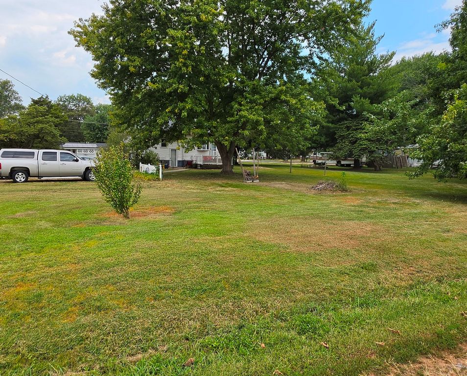 Image 3 of property listing at 416 Perkins Street, Odin, IL 62870