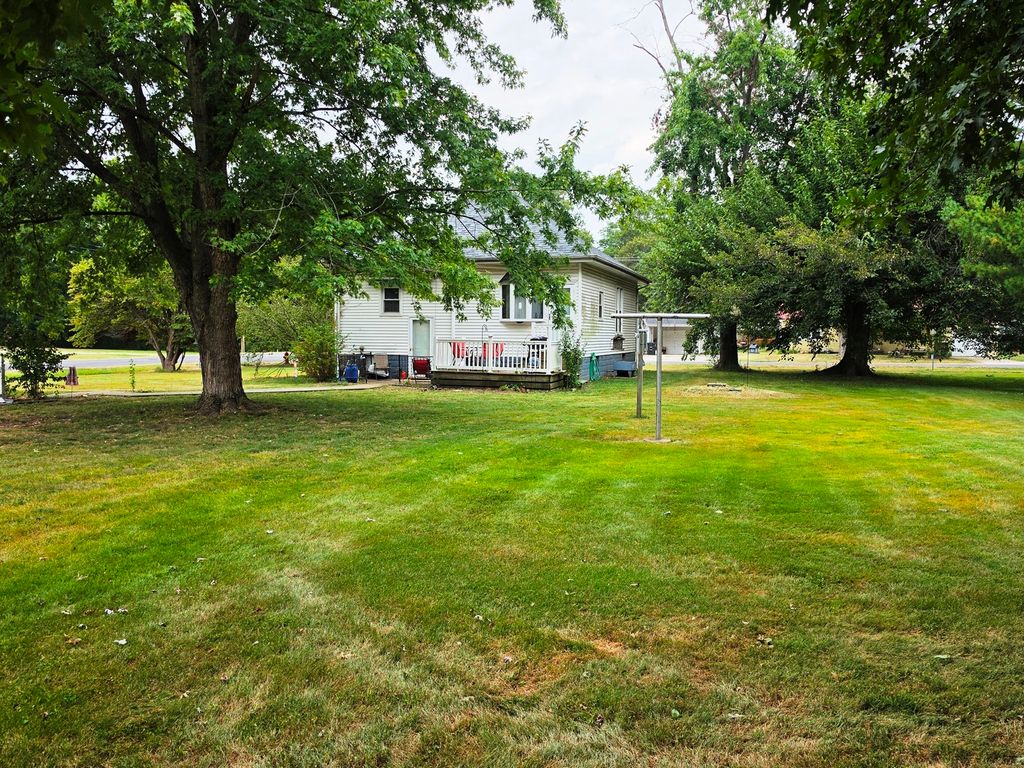 Image 31 of property listing at 416 Perkins Street, Odin, IL 62870