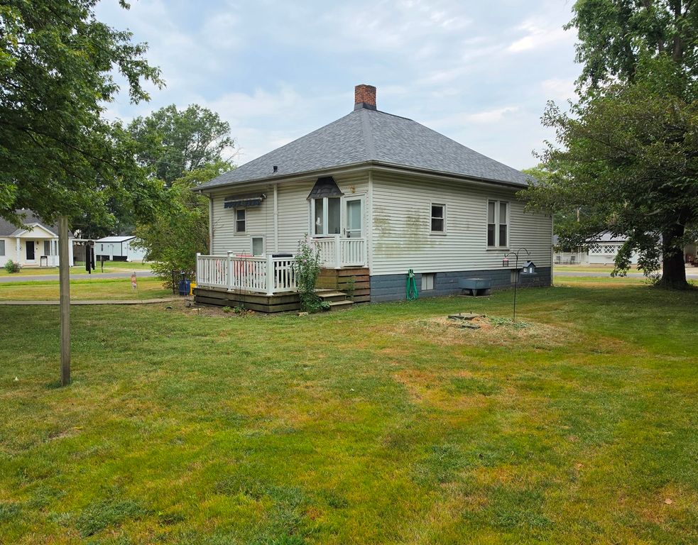 Image 32 of property listing at 416 Perkins Street, Odin, IL 62870