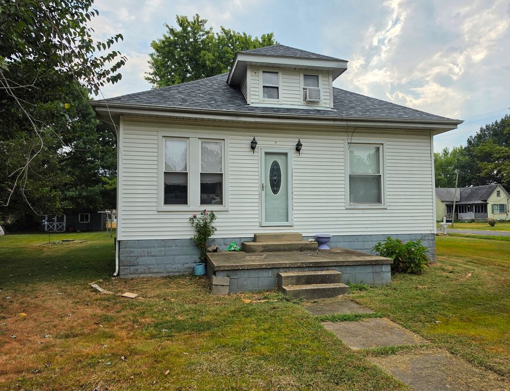 Image 34 of property listing at 416 Perkins Street, Odin, IL 62870