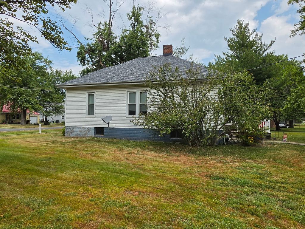 Image 37 of property listing at 416 Perkins Street, Odin, IL 62870