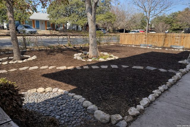 4222 Dauphine, San Antonio, TX 78218