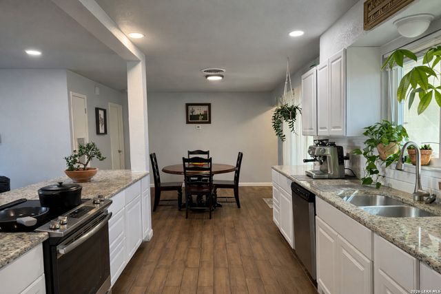 4222 Dauphine, San Antonio, TX 78218