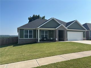 951 E Buchanan Street, Prairie Grove, AR 72753