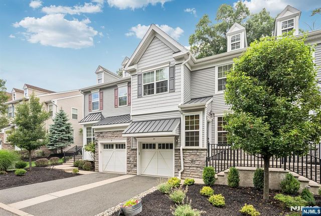 20 Masterson Court, Waldwick, NJ 07463