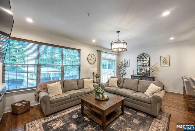 20 Masterson Court, Waldwick, NJ 07463