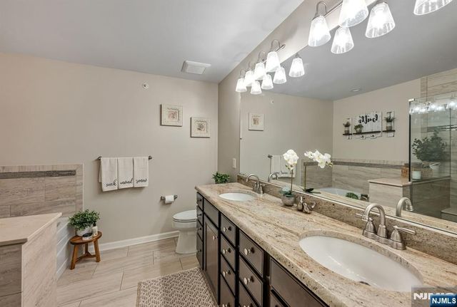 20 Masterson Court, Waldwick, NJ 07463