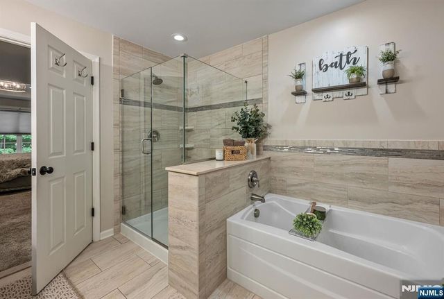 20 Masterson Court, Waldwick, NJ 07463