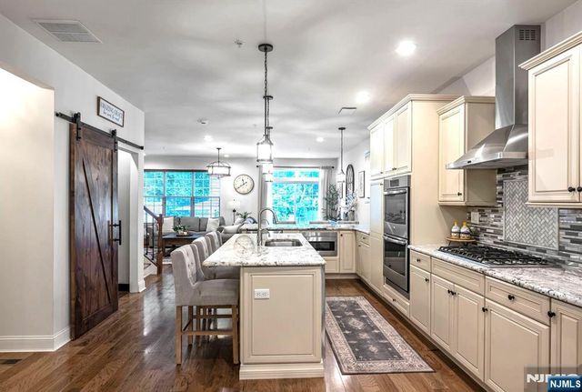 20 Masterson Court, Waldwick, NJ 07463