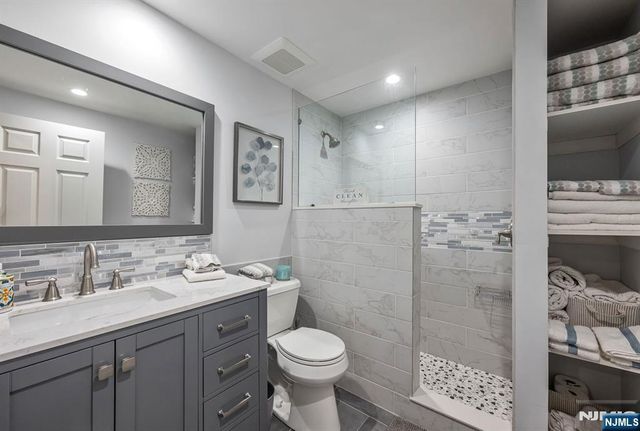 20 Masterson Court, Waldwick, NJ 07463