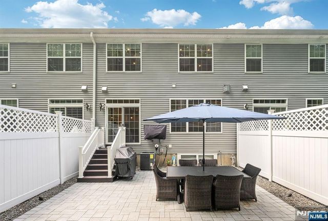20 Masterson Court, Waldwick, NJ 07463