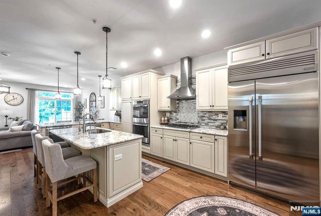 20 Masterson Court, Waldwick, NJ 07463