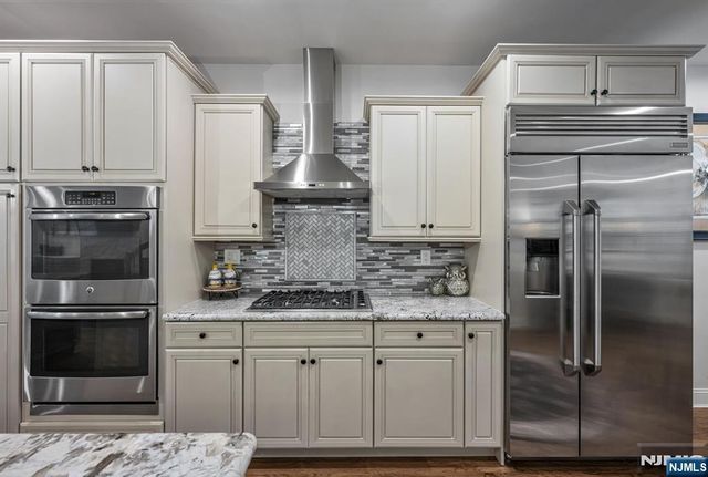 20 Masterson Court, Waldwick, NJ 07463
