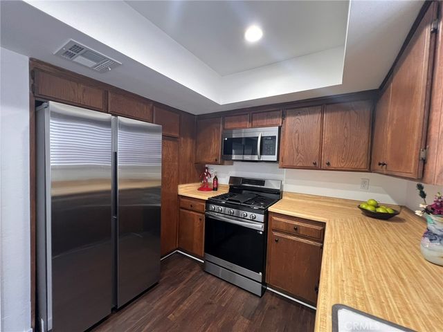 13243 Vanowen 2, North Hollywood, CA 91605