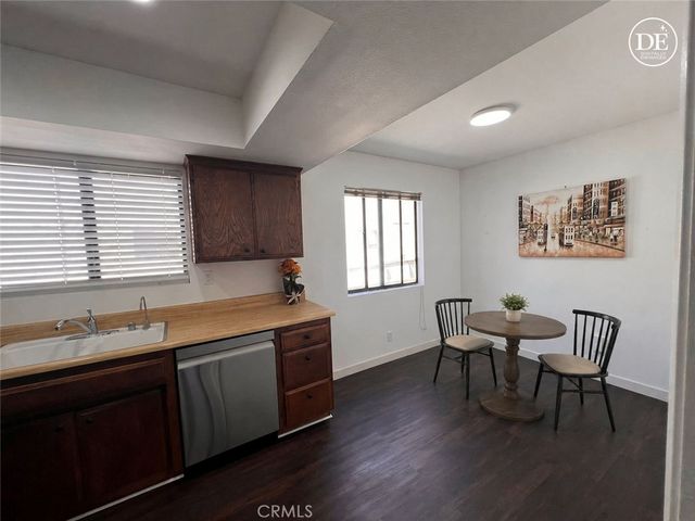 13243 Vanowen 2, North Hollywood, CA 91605