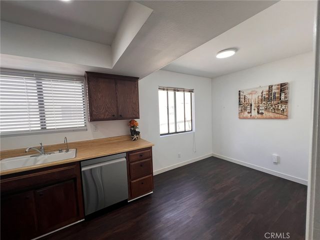 13243 Vanowen 2, North Hollywood, CA 91605