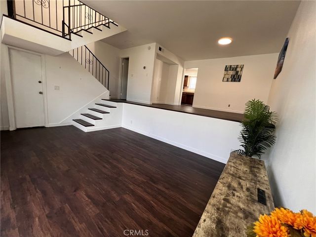 13243 Vanowen 2, North Hollywood, CA 91605