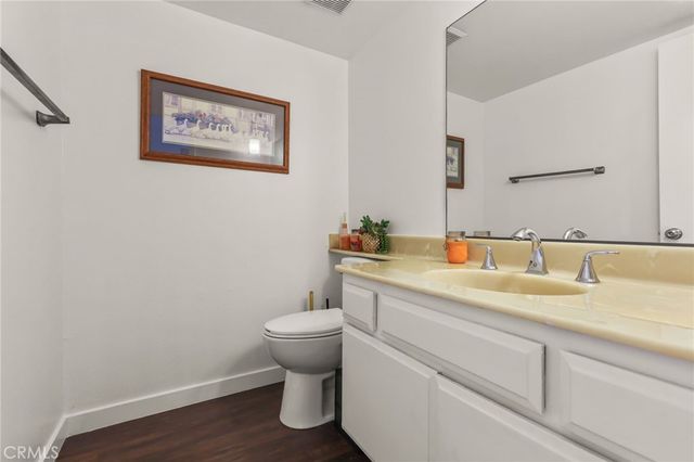 13243 Vanowen 2, North Hollywood, CA 91605