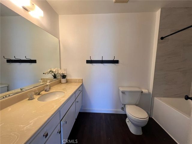 13243 Vanowen 2, North Hollywood, CA 91605