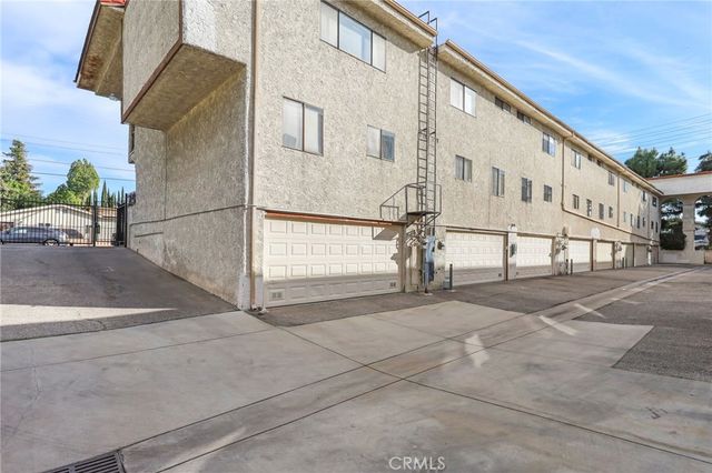 13243 Vanowen 2, North Hollywood, CA 91605