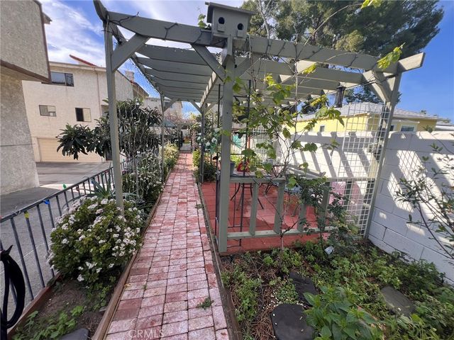 13243 Vanowen 2, North Hollywood, CA 91605