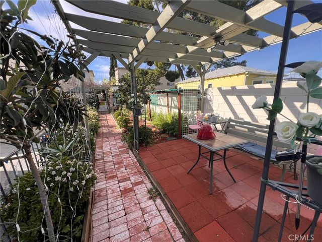 13243 Vanowen 2, North Hollywood, CA 91605