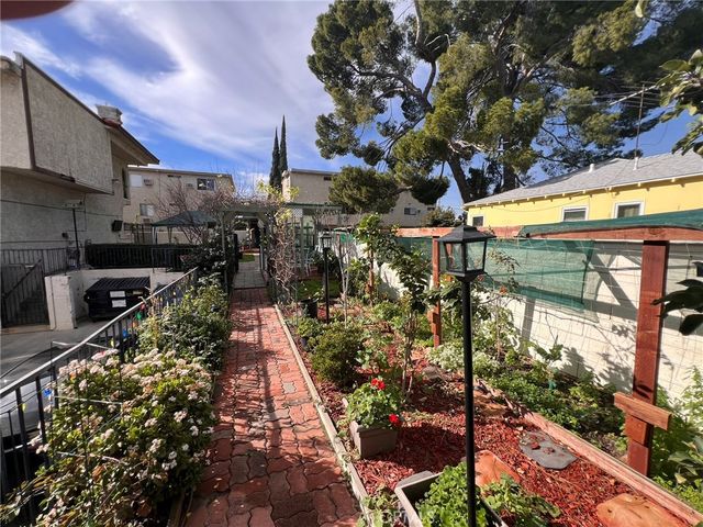 13243 Vanowen 2, North Hollywood, CA 91605