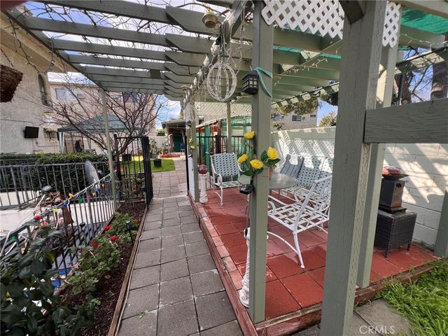 13243 Vanowen 2, North Hollywood, CA 91605