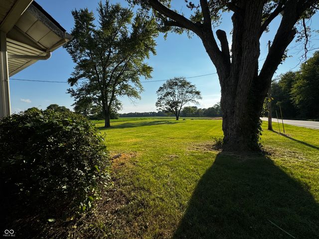 3179 W 400 N, Fairland, IN 46126