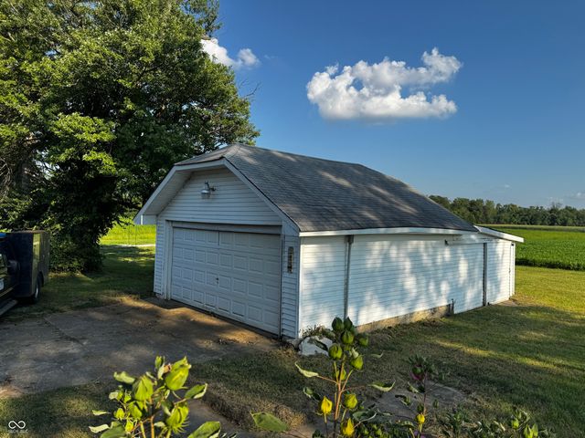 3179 W 400 N, Fairland, IN 46126