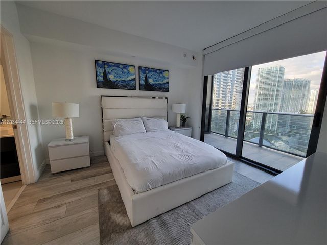 45 SW 9th St 2201, Miami, FL 33130