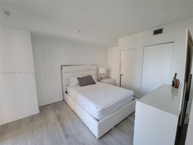 45 SW 9th St 2201, Miami, FL 33130
