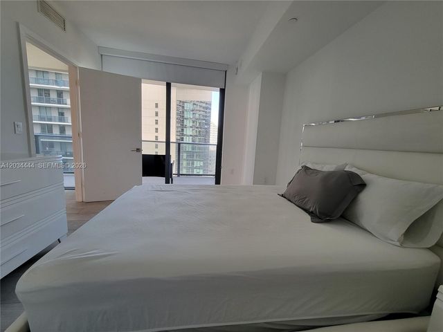 45 SW 9th St 2201, Miami, FL 33130