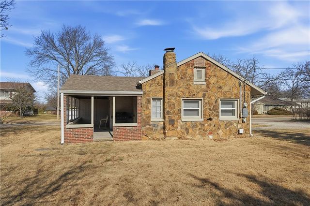 2127 Orchard Lane, Lawrence, KS 66049