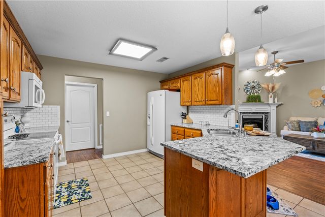 618 E Rush Road, Siloam Springs, AR 72761