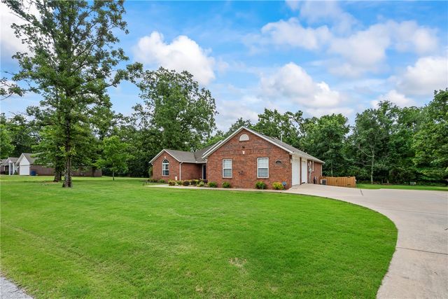 618 E Rush Road, Siloam Springs, AR 72761