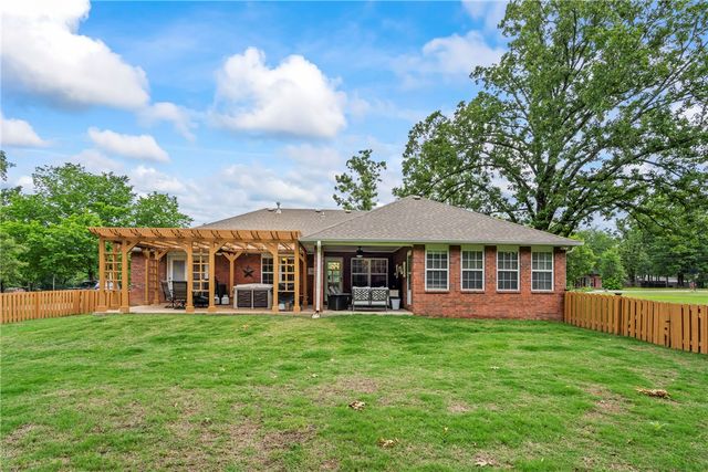 618 E Rush Road, Siloam Springs, AR 72761