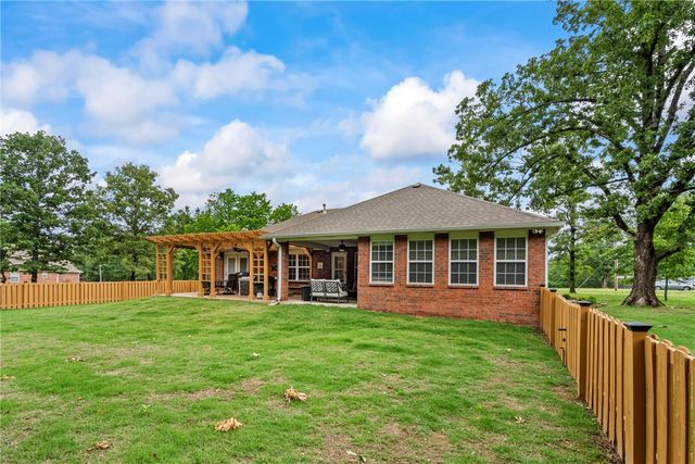 618 E Rush Road, Siloam Springs, AR 72761