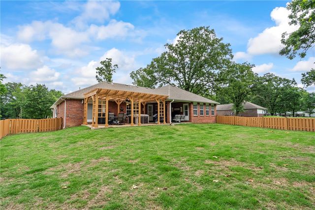 618 E Rush Road, Siloam Springs, AR 72761