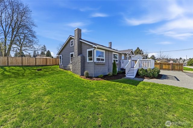 1221 S 101st Street, Seattle, WA 98168