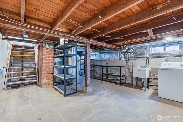 1221 S 101st Street, Seattle, WA 98168