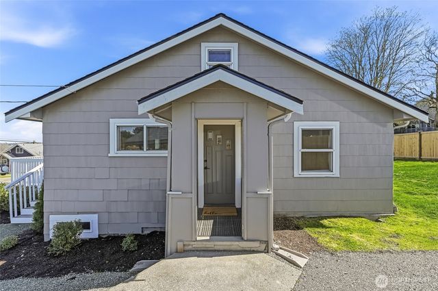 1221 S 101st Street, Seattle, WA 98168