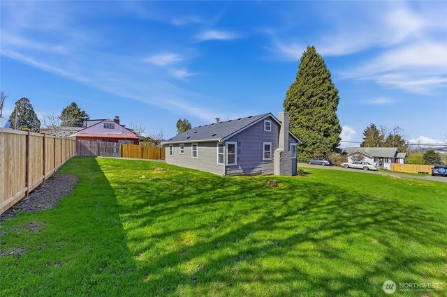 1221 S 101st Street, Seattle, WA 98168