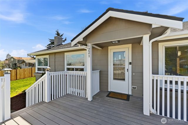 1221 S 101st Street, Seattle, WA 98168