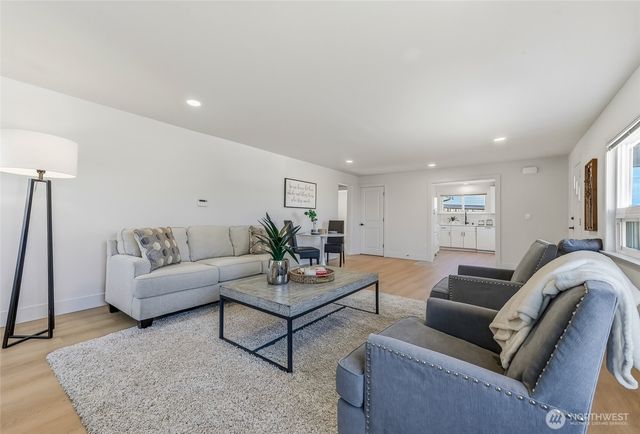 1221 S 101st Street, Seattle, WA 98168